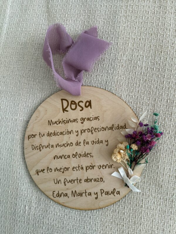 Placa circular "ser querido" con flor preservada