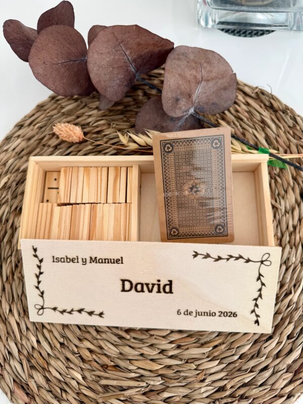 Juego de cartas y dominó