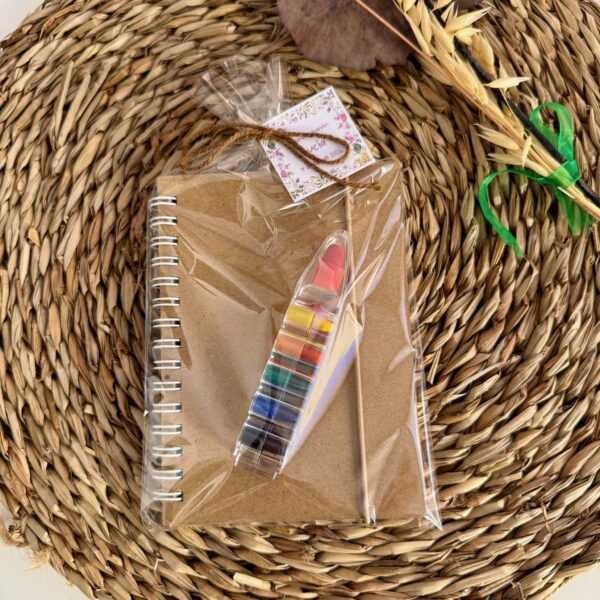 Libreta y set de ceras