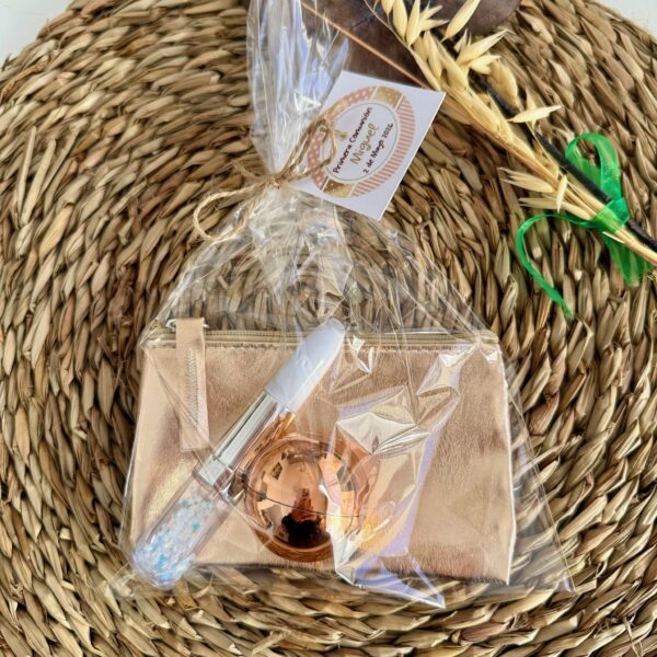 Monedero, labial y bolígrafo